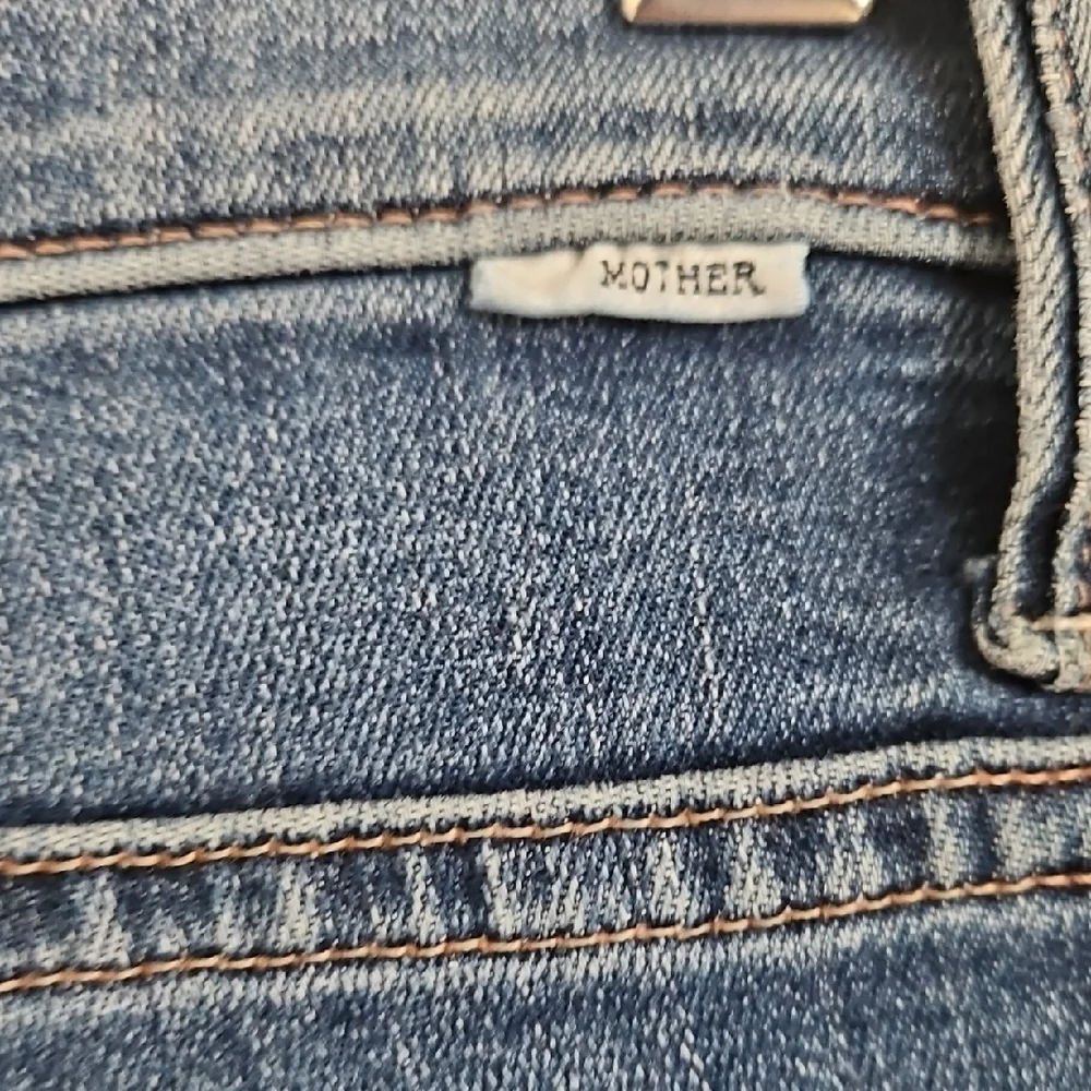 MOTHER The Insider Crop Step Chew Dancing on Coals Distressed Raw Hem Jeans 25